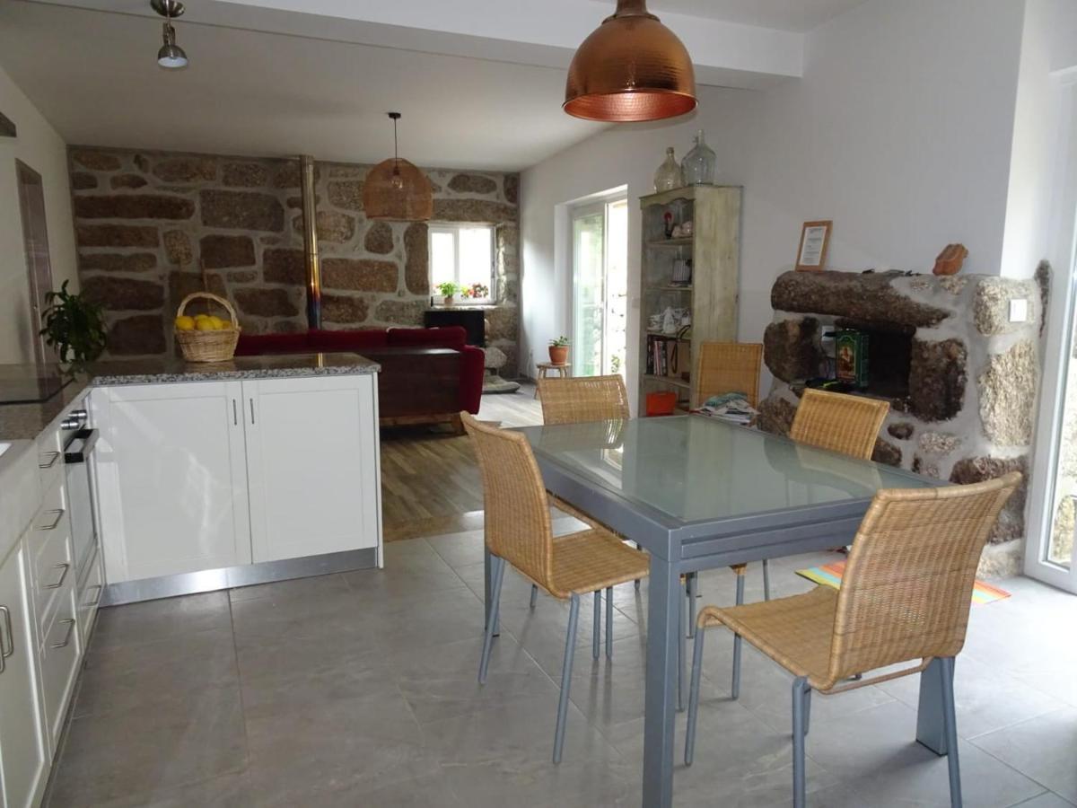 A Casa Com 2 Pereiras Bed & Breakfast Terras de Bouro Eksteriør bilde