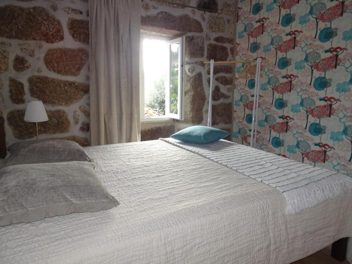 A Casa Com 2 Pereiras Bed & Breakfast Terras de Bouro Eksteriør bilde