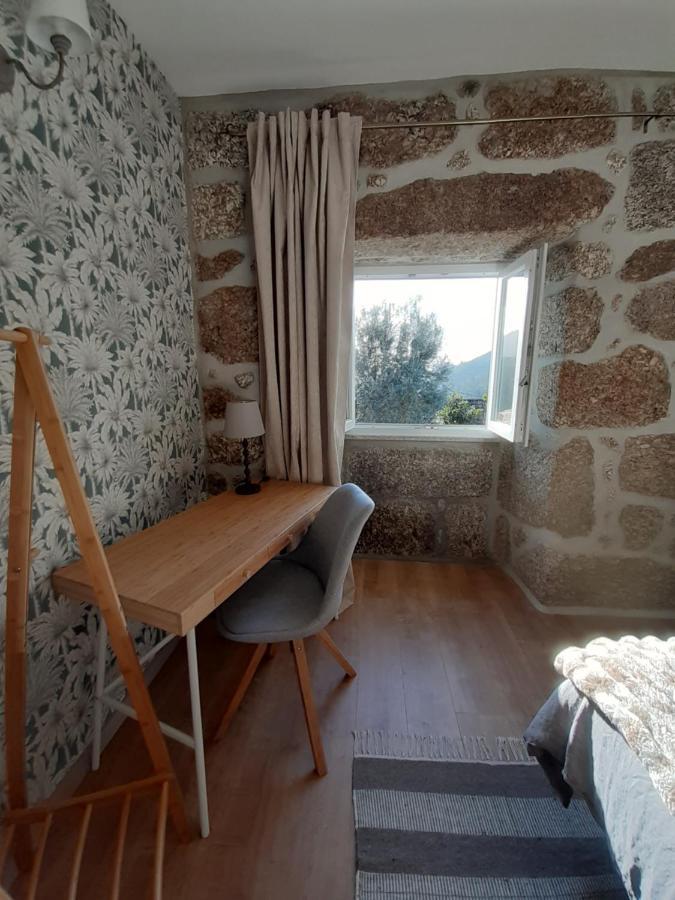 A Casa Com 2 Pereiras Bed & Breakfast Terras de Bouro Eksteriør bilde