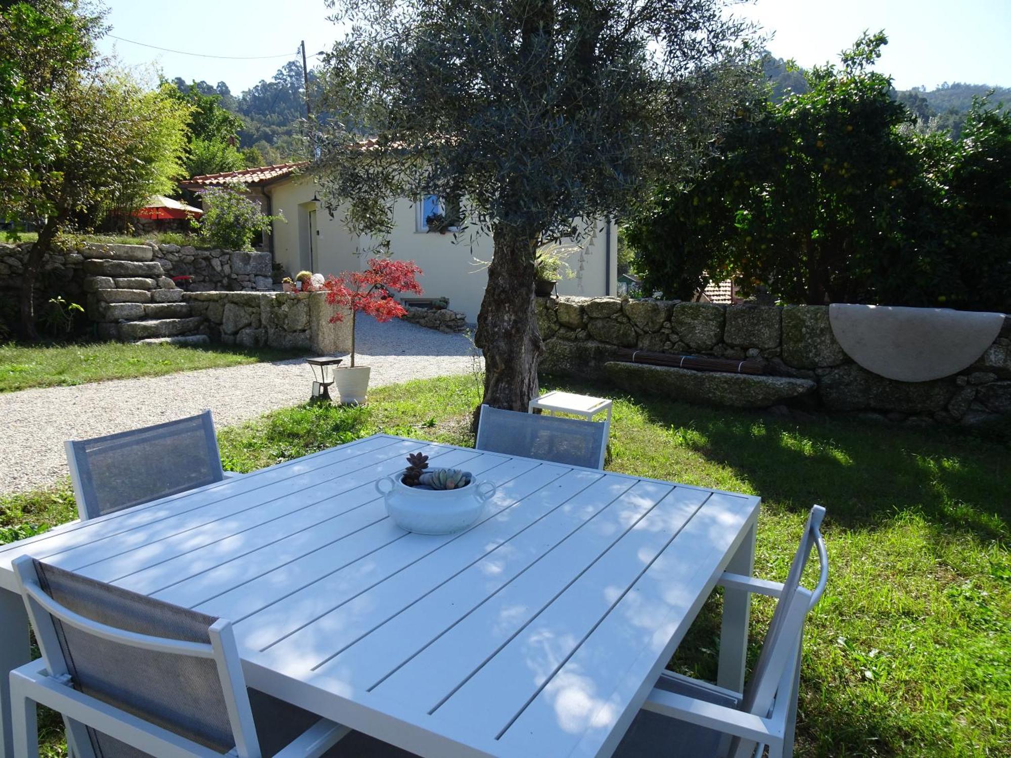 A Casa Com 2 Pereiras Bed & Breakfast Terras de Bouro Eksteriør bilde
