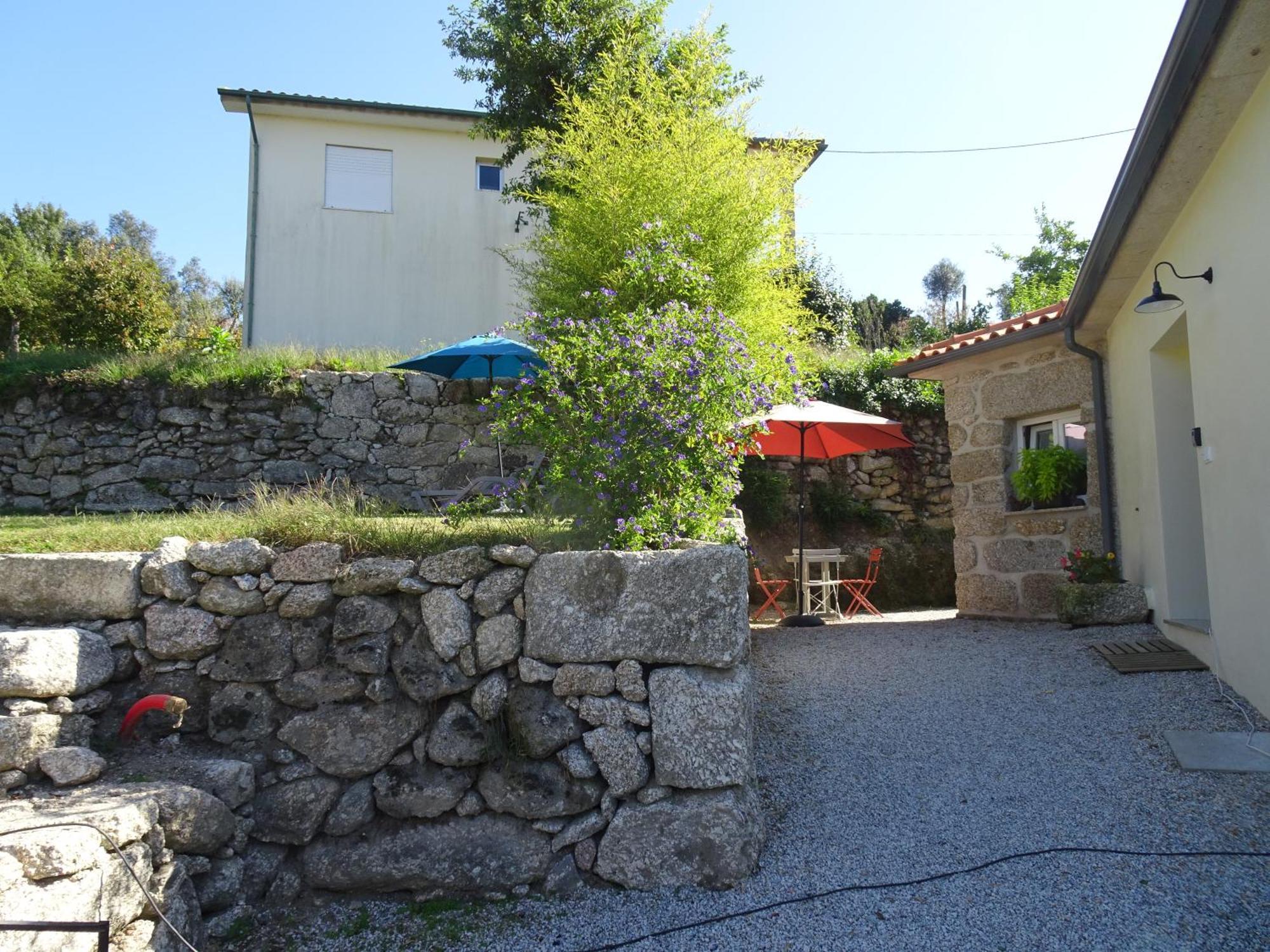 A Casa Com 2 Pereiras Bed & Breakfast Terras de Bouro Eksteriør bilde