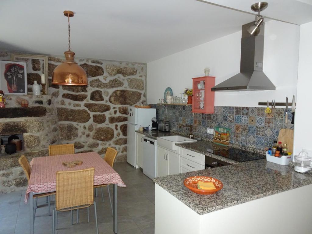 A Casa Com 2 Pereiras Bed & Breakfast Terras de Bouro Eksteriør bilde
